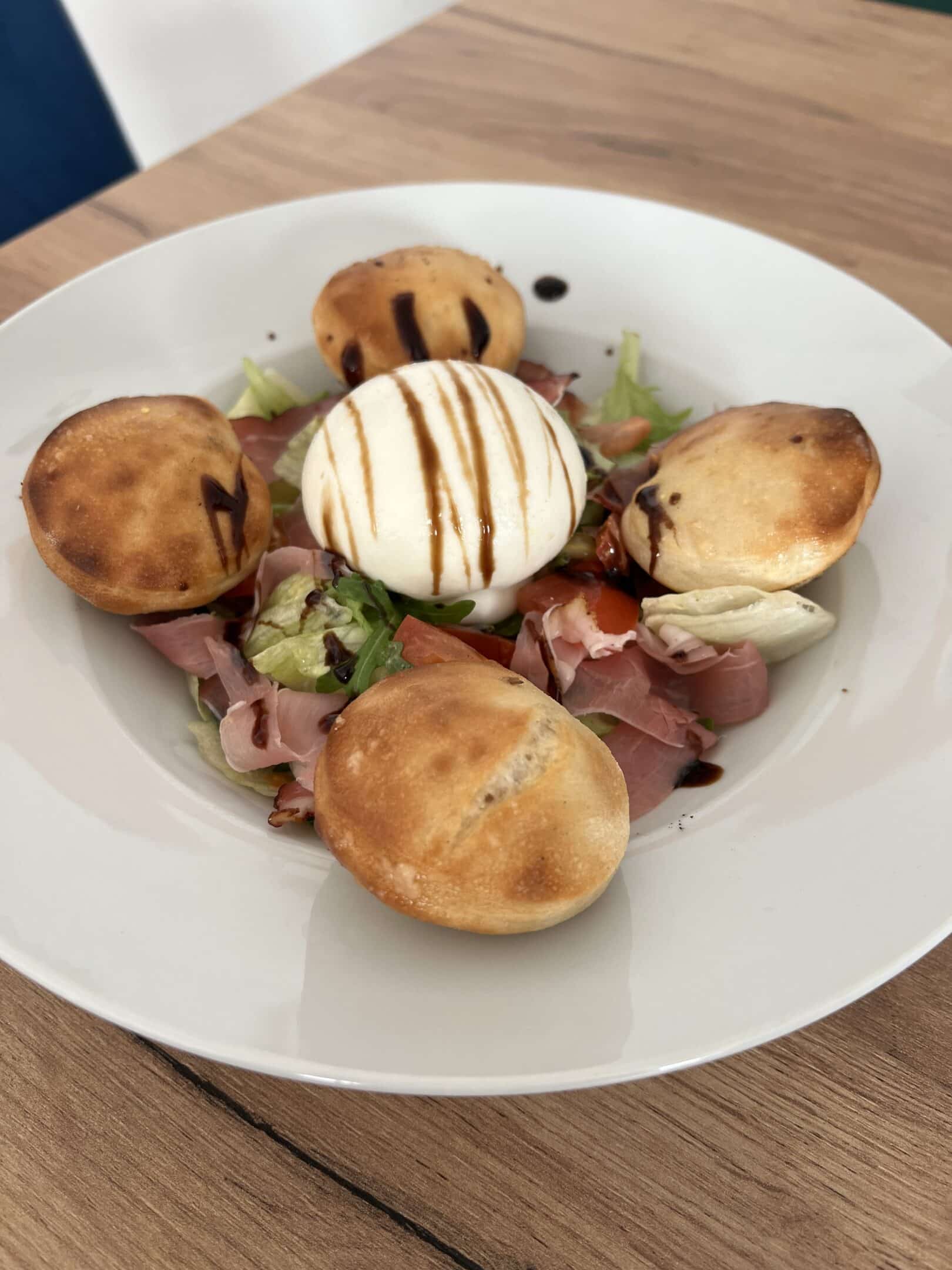 Burrata šalát - K&P Pizza Lendak dovoz